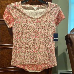 Aren’t you LUCKY?! Super soft casual tee is here!